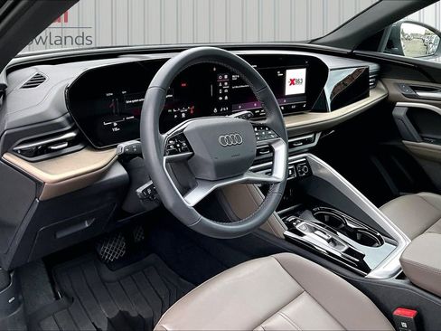 Used 2025 Audi Q5 Premium w/ Convenience Package AWD/4WD image 17