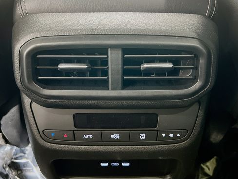 Used 2025 Honda Pilot EX-L image 17