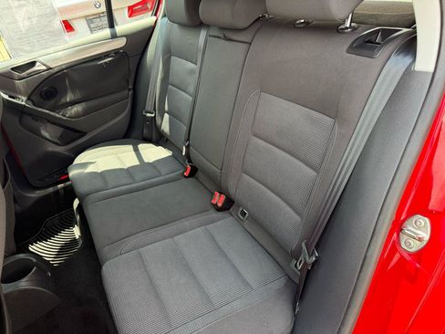 Used 2011 Volkswagen Golf 4-Door FWD image 7