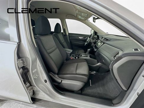 Used 2020 Nissan Rogue SV image 30