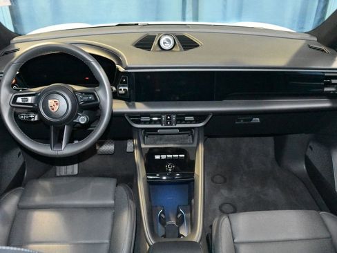 Certified 2025 Porsche Macan Electric image 10