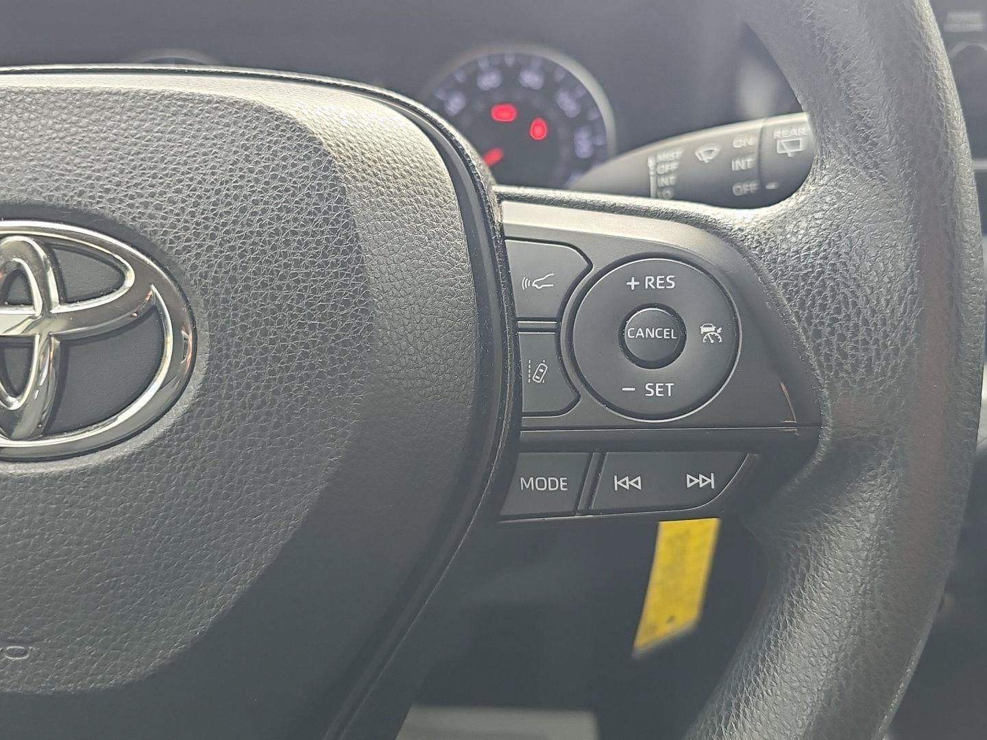 Used 2019 Toyota RAV4 LE FWD image 17