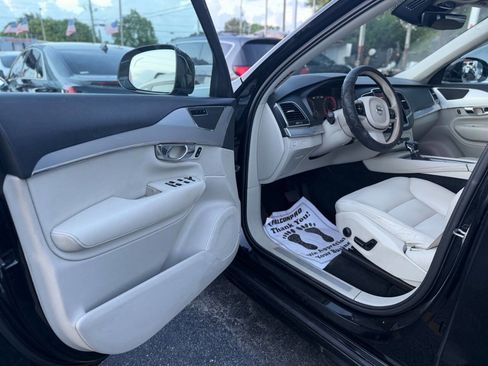 Used 2017 Volvo XC90 T6 Momentum w/ Vision Package AWD/4WD image 8