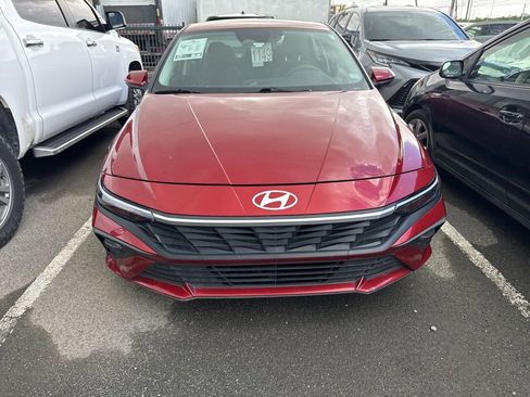 Used 2024 Hyundai Elantra SE FWD image 2