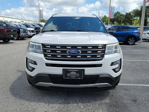 Used 2017 Ford Explorer XLT FWD image 2