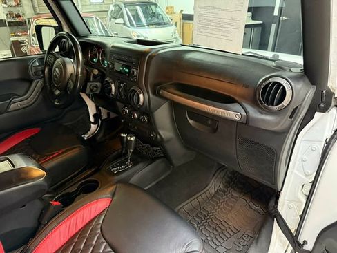 Used 2018 Jeep Wrangler Unlimited Sport S AWD/4WD image 12