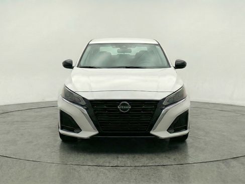 Used 2025 Nissan Altima 2.5 SV image 2