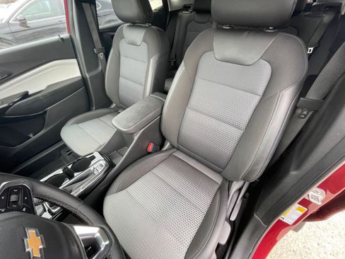 Used 2025 Chevrolet Trax LT w/ LT Convenience Package image 36