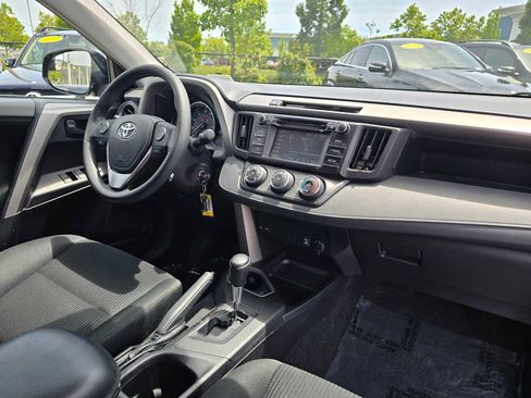 Used 2016 Toyota RAV4 LE FWD image 9