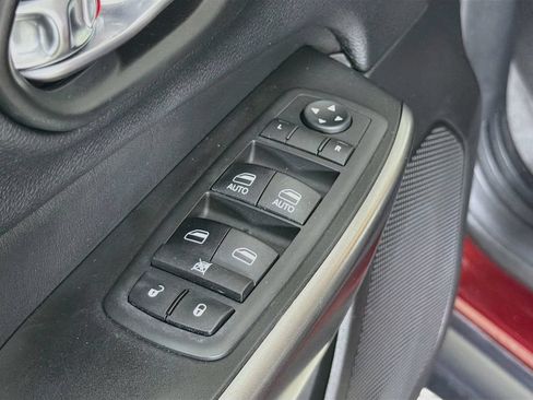Used 2020 Jeep Cherokee Latitude Plus FWD image 22