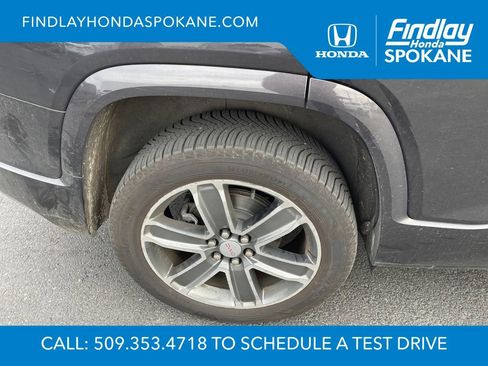 Used 2017 GMC Acadia Denali image 4