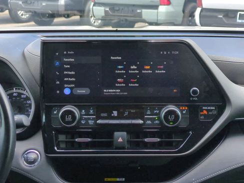 Used 2023 Toyota Highlander XLE FWD image 18
