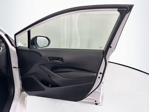 Used 2025 Toyota Corolla LE image 30