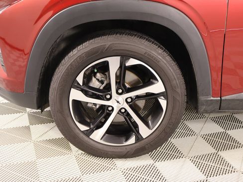 Used 2025 Chevrolet Trax RS w/ Sunroof Package FWD image 18
