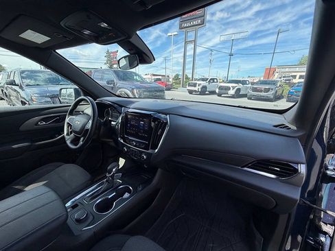 Used 2023 Chevrolet Traverse LT w/ LPO, Floor Liner Package AWD/4WD image 28