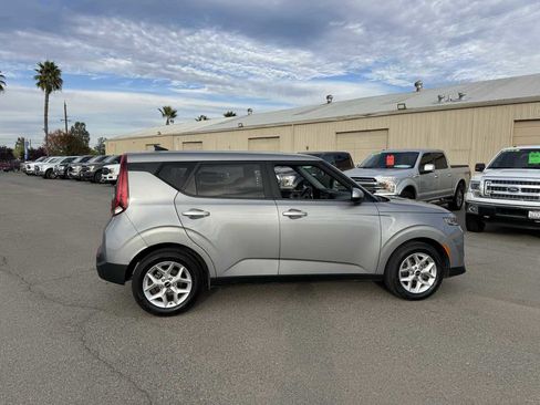 Used 2022 Kia Soul LX w/ Technology Package image 11