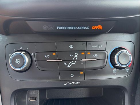 Used 2016 Ford Focus SE w/ Equipment Group 201A FWD image 27