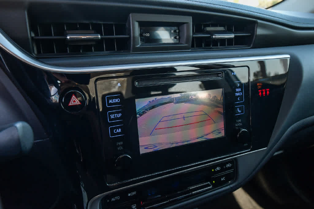 Used 2018 Toyota Corolla LE FWD image 22