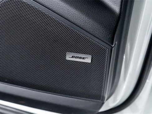 Used 2025 Porsche Cayenne image 33