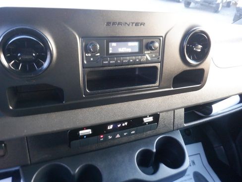 Used 2021 Freightliner Sprinter 2500 image 18
