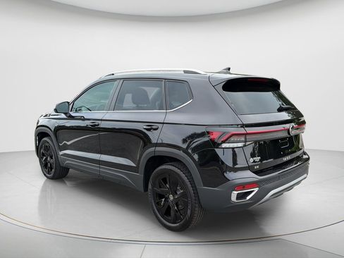 New 2026 Volkswagen Taos SE FWD image 7