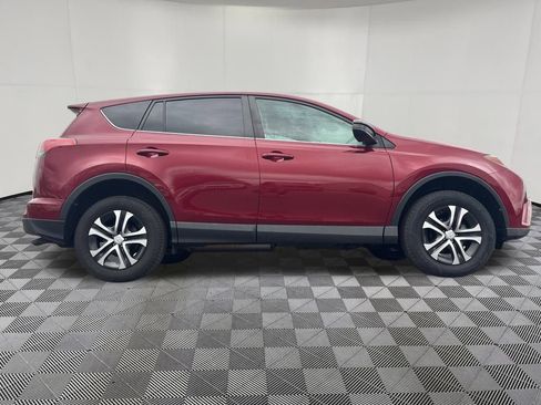 Used 2018 Toyota RAV4 LE image 14