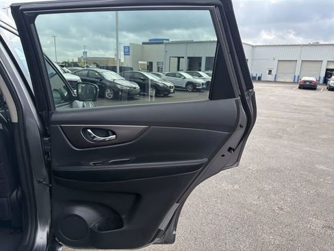 Used 2015 Nissan Rogue SV w/ SV Premium Package image 24