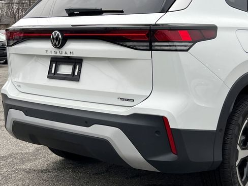 New 2026 Volkswagen Tiguan SE image 5