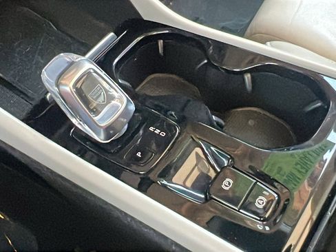 Used 2022 Volvo XC40 T4 Inscription w/ Advanced Package image 29