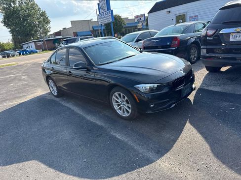 Used 2017 BMW 320i xDrive Sedan AWD/4WD image 2