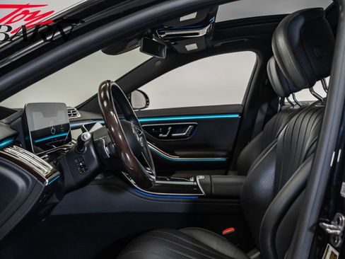 Used 2022 Mercedes-Benz S 500 4MATIC w/ 3D Technology Package image 27