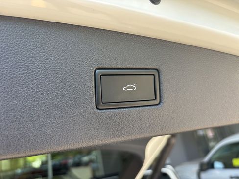 Used 2024 Volkswagen Tiguan SE w/ Panoramic Sunroof Package AWD/4WD image 36