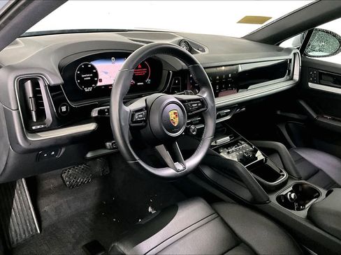 Used 2024 Porsche Cayenne image 16