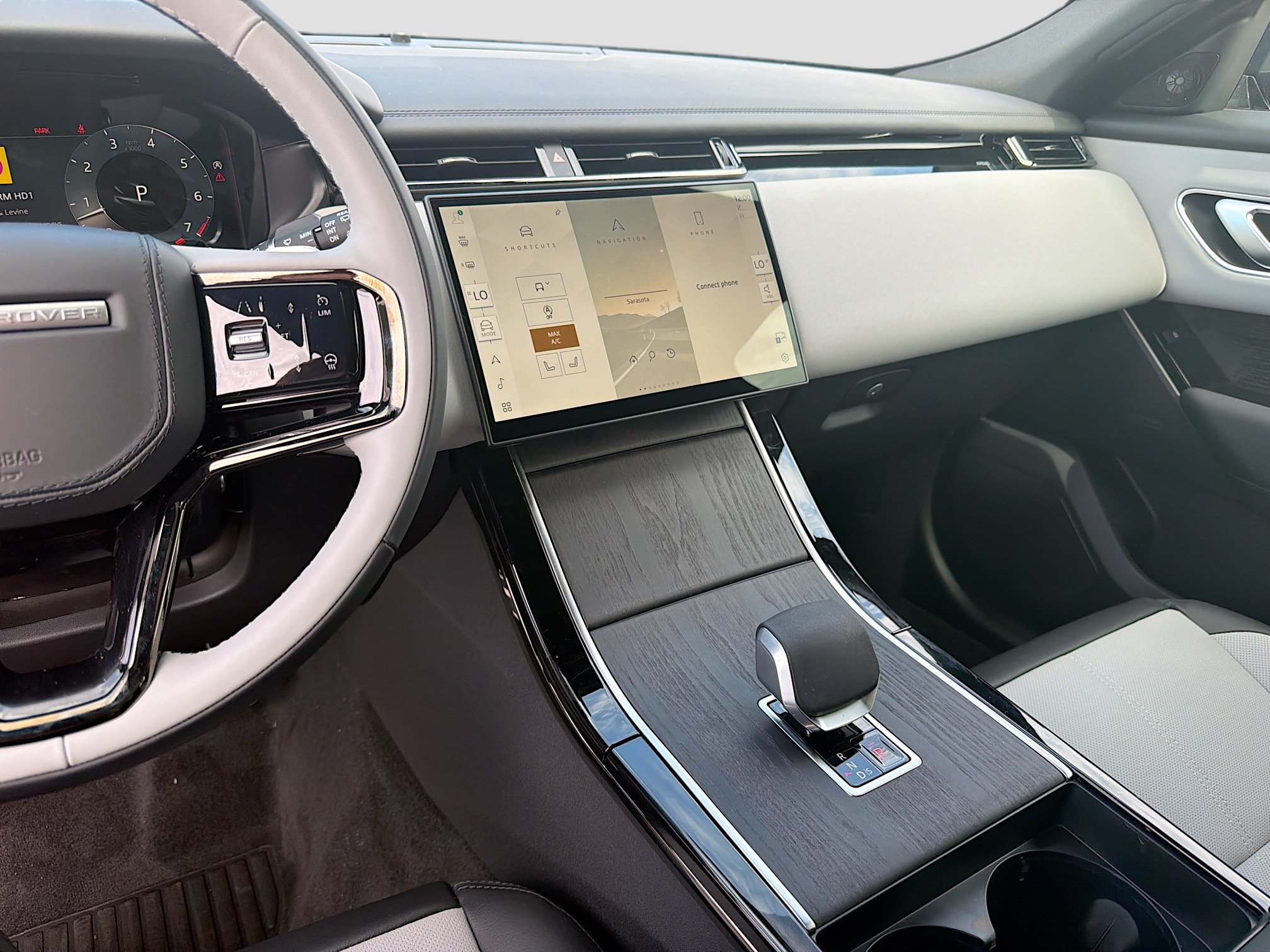 New 2026 Land Rover Range Rover Velar Dynamic SE AWD/4WD image 28