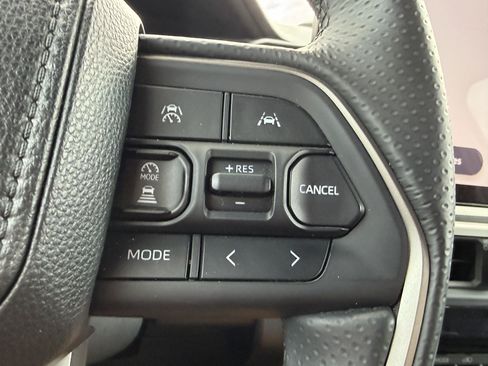 Used 2025 Toyota 4Runner Limited AWD/4WD image 28