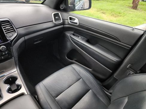 Used 2019 Jeep Grand Cherokee Laredo w/ Laredo X Package RWD image 21