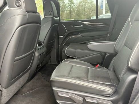 Used 2023 Cadillac Escalade Premium Luxury image 25