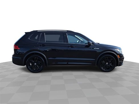 Used 2022 Volkswagen Tiguan SE R-Line image 9