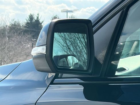 Used 2021 GMC Acadia SLE w/ Driver Convenience Package image 11