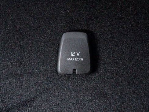 Certified 2025 Volvo XC90 T8 Plus w/ Protection Package Premier image 10