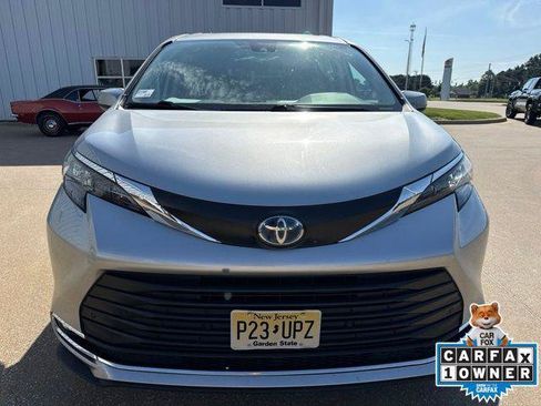 Certified 2024 Toyota Sienna XLE FWD image 13