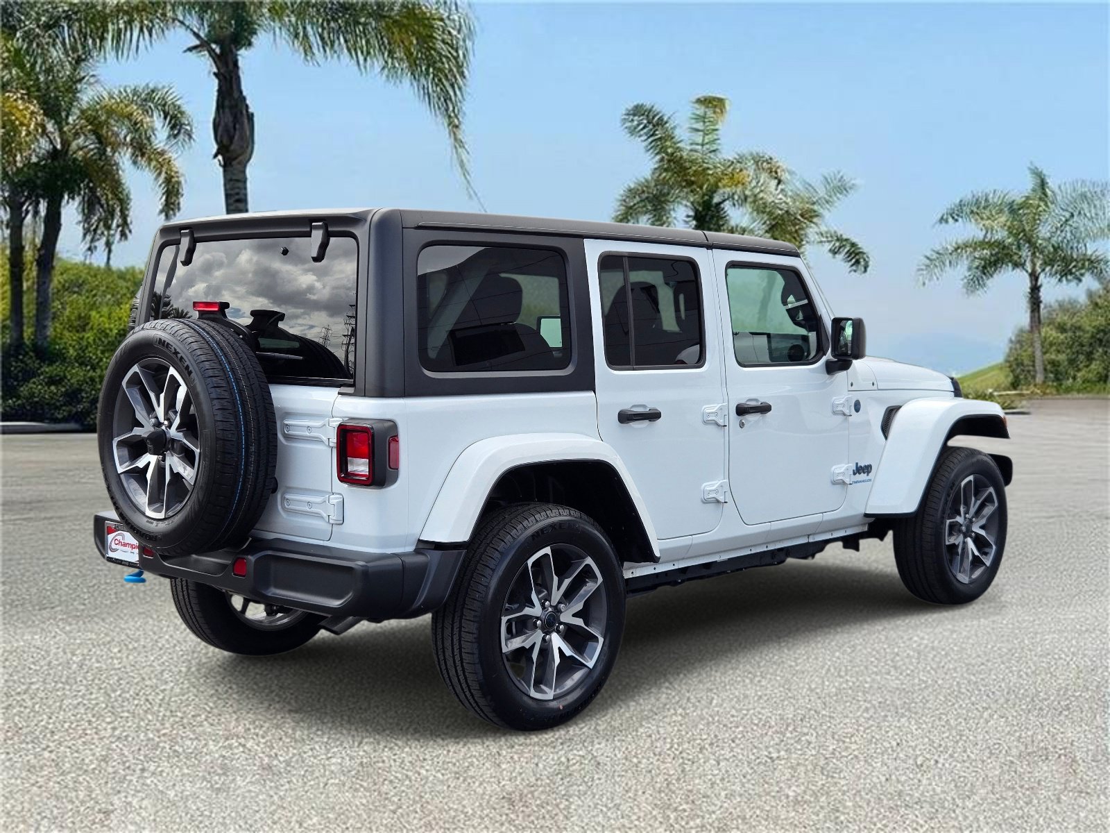 Used 2024 Jeep Wrangler Unlimited AWD/4WD image 4