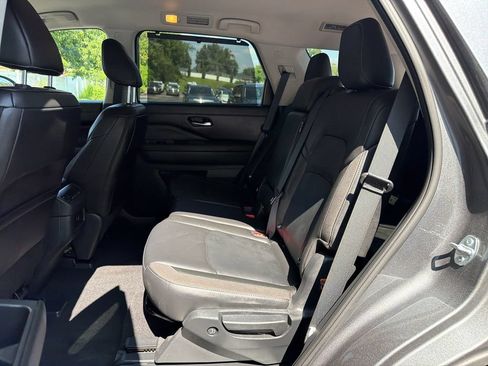 Used 2025 Nissan Pathfinder SL FWD image 27