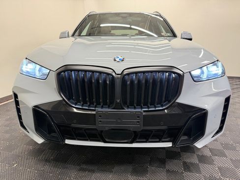 Used 2024 BMW X5 xDrive40i w/ M Sport Package image 4