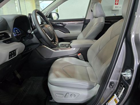 Used 2024 Toyota Highlander Platinum AWD/4WD image 23