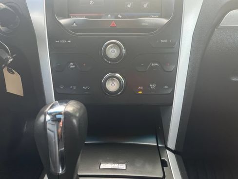 Used 2015 Ford Explorer XLT w/ Equipment Group 202A AWD/4WD image 16
