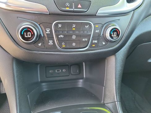 Used 2022 Chevrolet Equinox LT FWD image 33