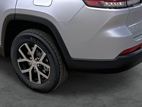 New 2025 Jeep Grand Cherokee L Limited image 9