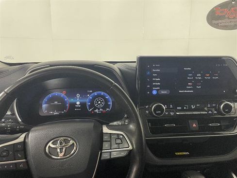 Used 2023 Toyota Highlander Platinum AWD/4WD image 17