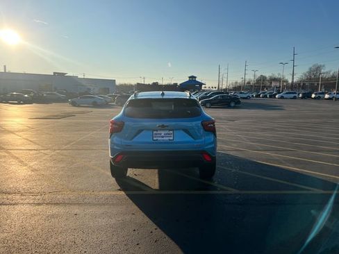 New 2026 Chevrolet Trax RS w/ Sunroof Package image 4